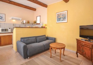 Awesome home in Crillon le Brave