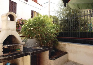 Awesome home in Pula with kitchen