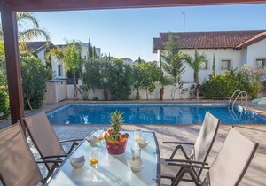 Ayia Napa Kymma Villa KY22 - a villa that sleeps 6 guests in 3 bedrooms