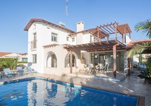 Ayia Napa Kymma Villa KY22 - a villa that sleeps 6 guests in 3 bedrooms
