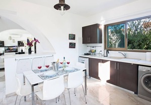 Ayia Napa Kymma Villa KY23 - a villa that sleeps 6 guests in 3 bedrooms