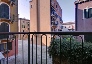 BALCONY-GHETTO 2pax internet aircond, wifi