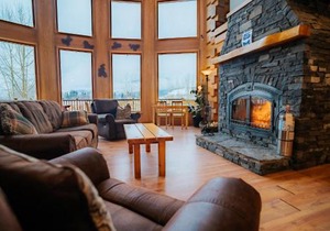 Basecamp Lodge Golden
