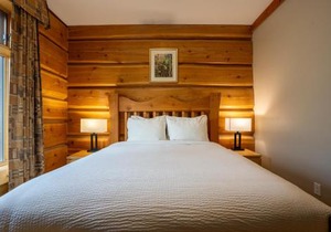 Basecamp Lodge Golden