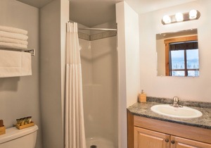 Basecamp Lodge Golden | Family Room