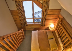 Basecamp Lodge Golden | Queen and Two Twins