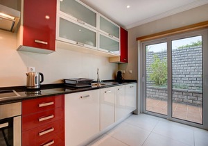 Bay H Modern townhouse very central, fabulous sea views!