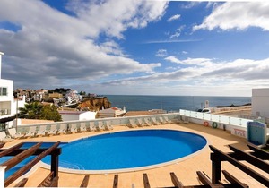 Bay H Modern townhouse very central, fabulous sea views!