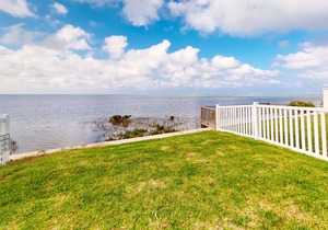 Bayfront Getaway w/ Fast WiFi, Front & Back Patios plus Shared Pool & Hot Tub