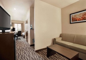 Baymont by Wyndham Clute