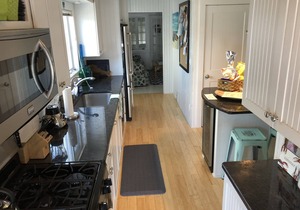 Beach Block in Normandy Beach! Steps from beach and only local market!