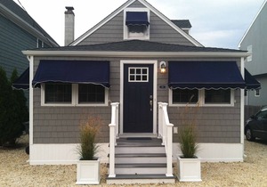Beach Block in Normandy Beach! Steps from beach and only local market!