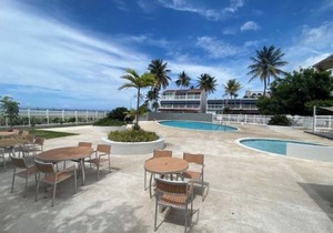 Beach Front Townhouse Next To Embassy Suite Hotel