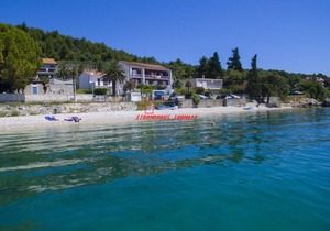 Beach house Ivana Apartment 2 Right on the beach, with air conditioning, WiFi, garden