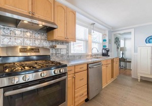 Beach House, Walking distance to downtown!