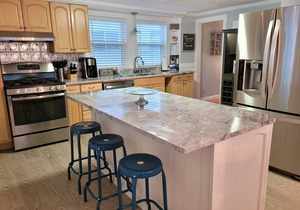Beach House, Walking distance to downtown!
