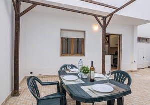 "Beach Residence 01" with Terrace, Barbecue, Wi-Fi & Cable TV; Parking Available