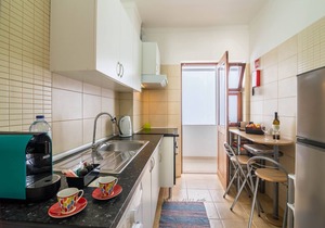 "Beach Residence 21" with Balcony, Barbecue, Wi-Fi & Cable TV; Parking Available
