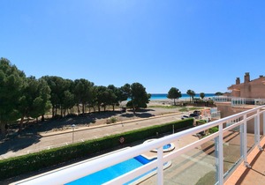 Beachfront apartment perfect for small families · UHC ARCO DEL SOL 165