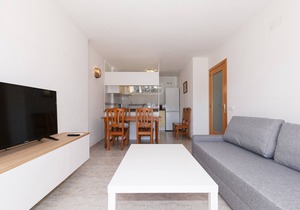 Beachfront apartment for families with pool · UHC ARCO DEL SOL 210