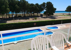 Beachfront apartment for families with pool · UHC ARCO DEL SOL 210
