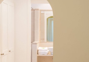 Beachfront 2-bedroom Villa at Vromololimnos Beach