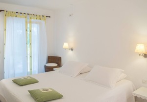 Beachfront 2-bedroom Villa at Vromololimnos Beach