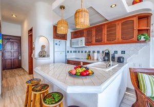 Beachfront Penthouse Condo with Two Oceanview King Suites