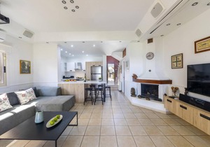Beachfront Villa Meneou 3