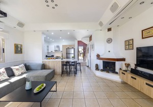 Beachfront Villa Meneou 3