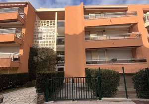 Beachside 2-Room Apartment with Private Garden, Terrace, and Parking