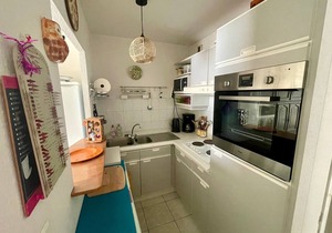 Beachside Comfort: Cozy 2BR Apartment Near Shops, Market, and Activities