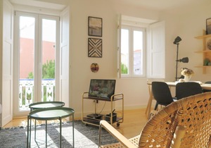 Beato Stylish Cozy Apt – Riverside Small Balcony