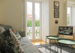 Beato Stylish Cozy Apt – Riverside Small Balcony