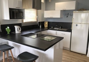 Beautiful 2-bedroom apartment, tastefully decorated, located in a residence facing.