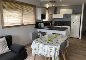 Beautiful 2-bedroom apartment, tastefully decorated, located in a residence facing.