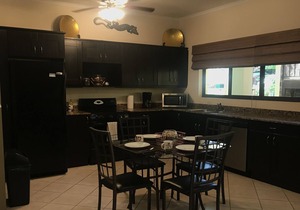 Beautiful 2 bedroom condo walking distance to the beach