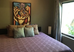 Beautiful 2 bedroom condo walking distance to the beach
