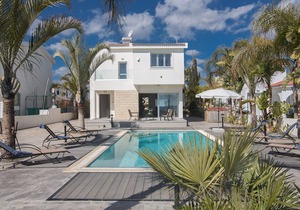 Beautiful 5 Star Holiday Villa in a Prime Location in Sotira