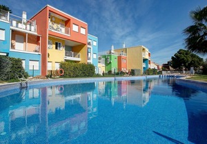 Beautiful apartment for 4 guests with A/C, WIFI, pool, TV, terrace and parking