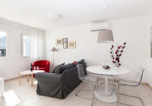 Beautiful apartment for 4 guests with A/C, WIFI, pool, TV, terrace and parking