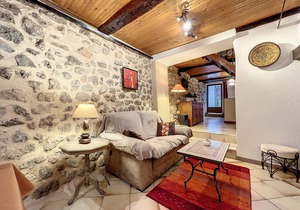 Beautiful apartment with patio in the heart of the village