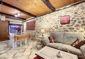Beautiful apartment with patio in the heart of the village