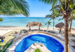 Beautiful beachside condo with Caribbean view! AC & WiFi included.
