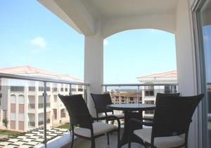 Beautiful Bright 3 Bed Home In Popular Sought After Private Gated Community