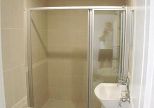 Beautiful Bright 3 Bed Home In Popular Sought After Private Gated Community