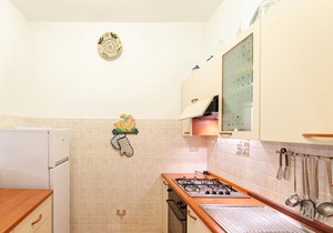 Beautiful cottage with atmospheric, well-kept garden, only 200 m from the sandy beach.