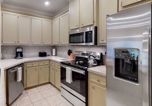 Beautiful duplex close to lake with free WiFi, central AC, private W/D, patio