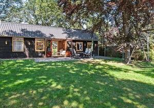 Beautiful farmhouse in Valthe with garden