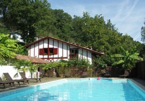 Beautiful typical Basque house in residence with swimming pool